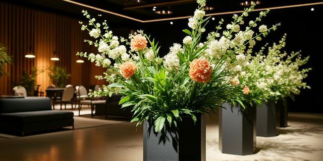 Moderne Blumendekoration für ein Firmenevent
